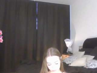 AmilyRay nude and sexy before cam for live chat