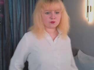 AnnHayes nude and sexy before cam for live chat