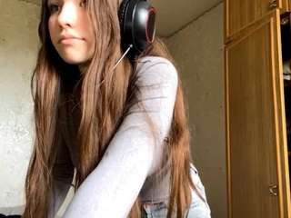 SilvanaStillson nude and sexy before cam for live chat