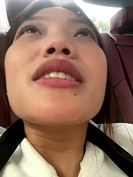 xixi_28 nude stripping on cam for live sex video chat