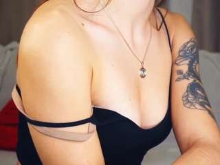 Carina nude and sexy before cam for live chat