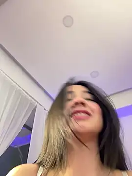 Michelle_Zoe nude stripping on cam for live sex video chat