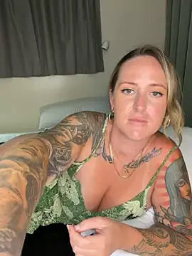 OdetteDelane nude stripping on cam for live sex video chat