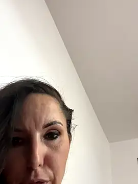 Playful_Amanda nude stripping on cam for live sex video chat