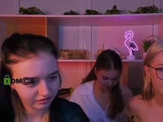 Sendi-cais nude and sexy before cam for live chat