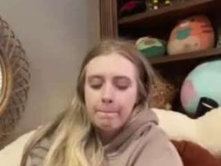 BambiiBlue333 nude and sexy before cam for live chat