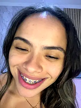 safadinhaquenteW nude stripping on cam for live sex video chat