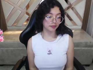 Victoriabigass nude and sexy before cam for live chat