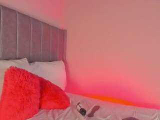 Sari Garcia nude and sexy before cam for live chat