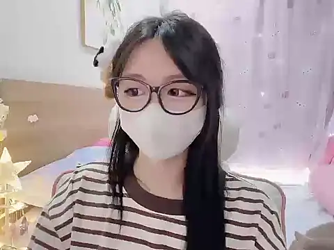 Yuyu-baobei nude stripping on cam for live sex video chat