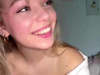 CaryMains nude and sexy before cam for live chat