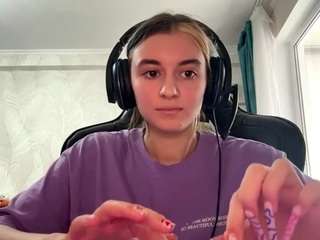 KelsieNoggle nude and sexy before cam for live chat