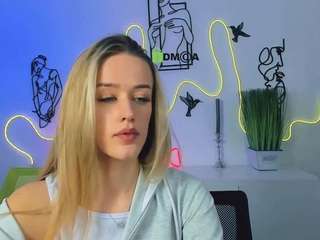 Amelia-lovely1 nude and sexy before cam for live chat