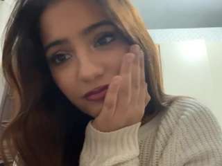 LonnieReichow nude and sexy before cam for live chat