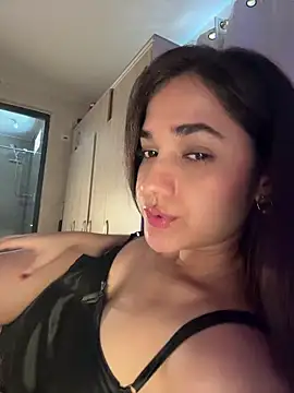 MadawiOud nude stripping on cam for live sex video chat