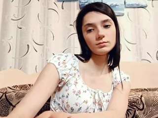 YajairaTroung nude and sexy before cam for live chat