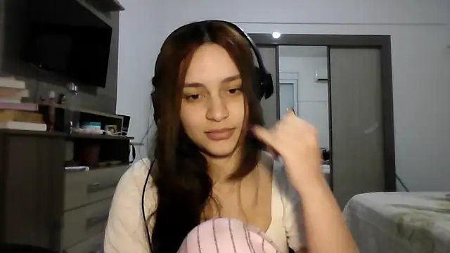 Willowlk nude stripping on cam for live sex video chat