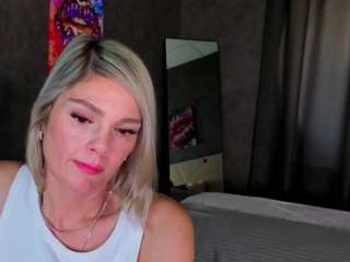 Betty-Brock nude and sexy before cam for live chat