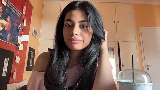 JenniRoutt nude stripping on cam for live sex video chat