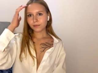 MaggiePaxman nude and sexy before cam for live chat