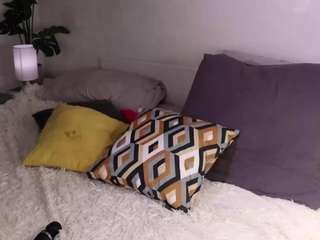 Mia-frizz nude and sexy before cam for live chat