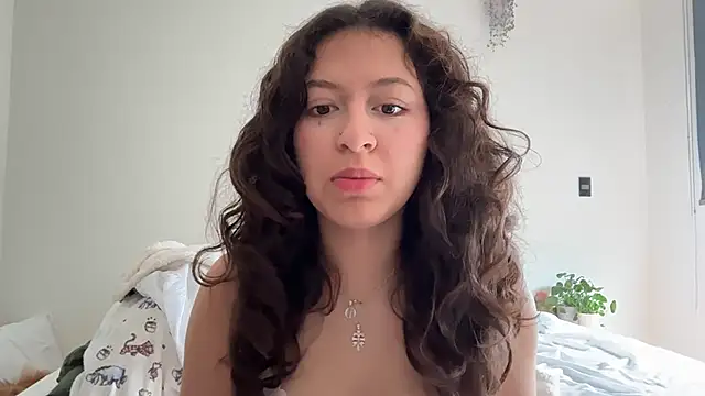 Alicatcua_ nude stripping on cam for live sex video chat
