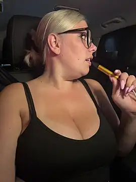 EvaWelly nude stripping on cam for live sex video chat