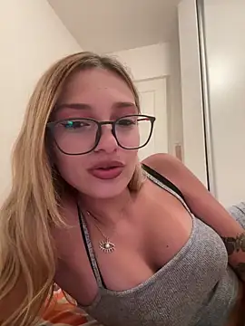 paulinee2006 nude stripping on cam for live sex video chat