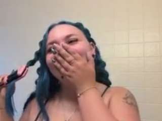 LavishLay nude and sexy before cam for live chat
