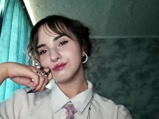 Regina nude and sexy before cam for live chat