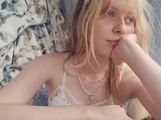 RevaLaflin nude and sexy before cam for live chat