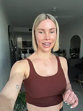 raeparks nude stripping on cam for live sex video chat