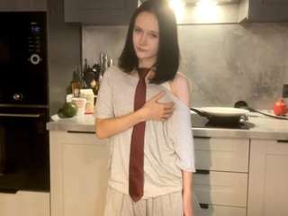 Rukiya nude and sexy before cam for live chat